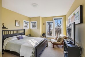 3 habitaciones, tabla de planchar con plancha, wifi y ropa de cama 
