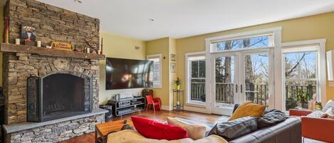 Smart-TV, Kamin, Arbeitsbereiche