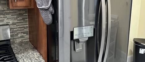 Cookware/dishes/utensils