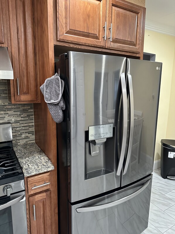 Cookware/dishes/utensils