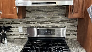 Cookware/dishes/utensils