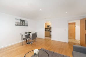 Apartamento, 2 quartos | Opções para refeição