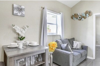 Cozy 1-bedroom apartment with carport and WiFi in phenomenal St. Petersburg