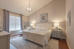 4 bedrooms, iron/ironing board, Internet, bed sheets