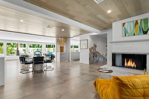 Dining - Upscale, Spacious Mid-Century 4 bed/4 bath home (Palm Springs)