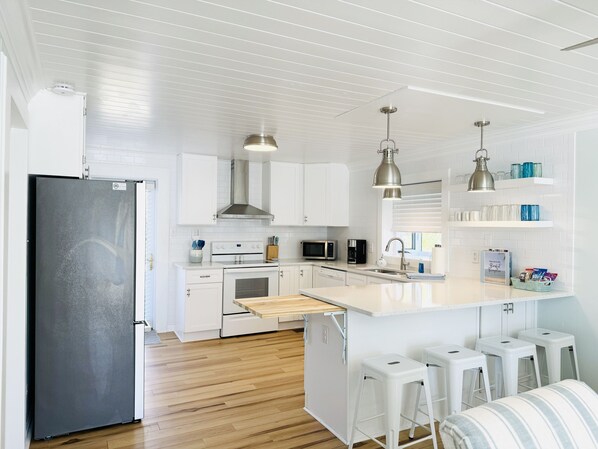 Refrigerador, microondas, horno, placa de cocina