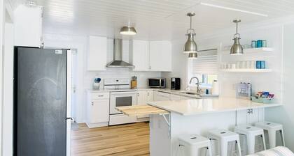 Barefoot Bungalow at Atlantic Beach! Pet-Friendly!