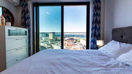 Forbes Suite1206-Hosted by Sweetstay