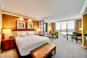 Desk, iron/ironing board, travel cot, WiFi - Luxury MGM Studio with View & no resort fees! (Las Vegas)