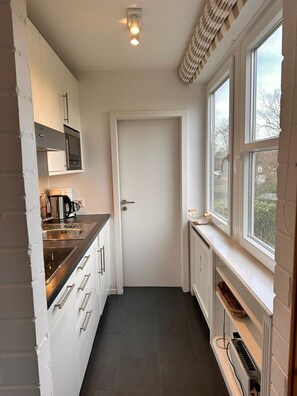 Refrigerador, microondas, parrilla de estufa y lavavajillas 