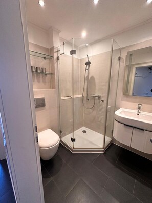 Shower, hair dryer, towels - Ruhig im Inseldorf Nieblum Gelegen - Ferienanlage Bi de Süd 43 (Nieblum)