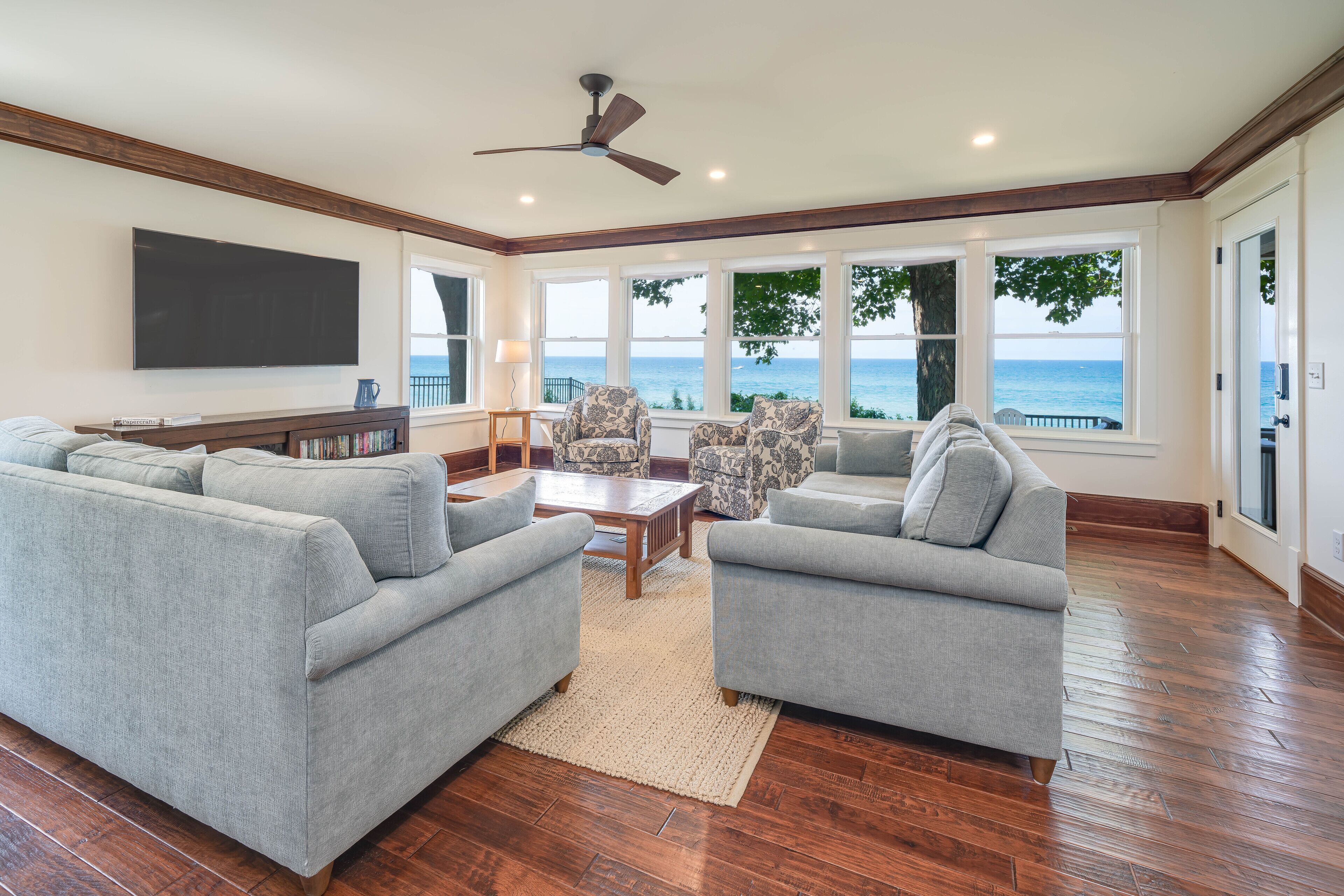 Lake Michigan Cottage w/Private Beach on North Shore Drive - 1 Mile to Downtown South Haven