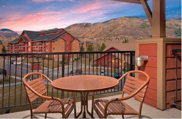 Outdoor dining - Steamboat Springs, CO Rocky Mountains Resort Near the Hot Springs 2BR/2BA Deluxe (Steamboat Springs)