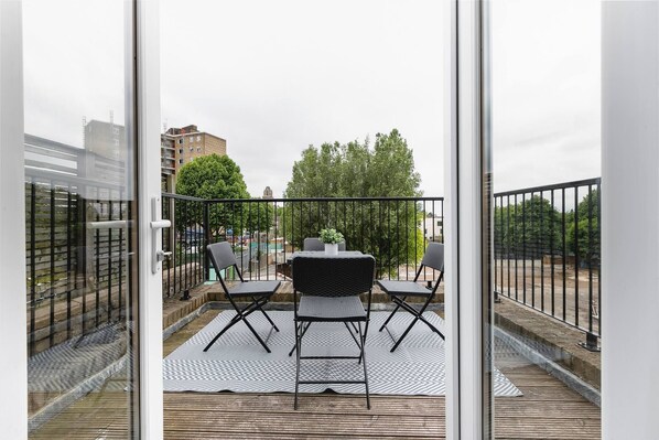 Apartment, 3 Bedrooms | Balcony - Skyvillion - Central Ldn 3bed Flat Ladbroke Grove (London)