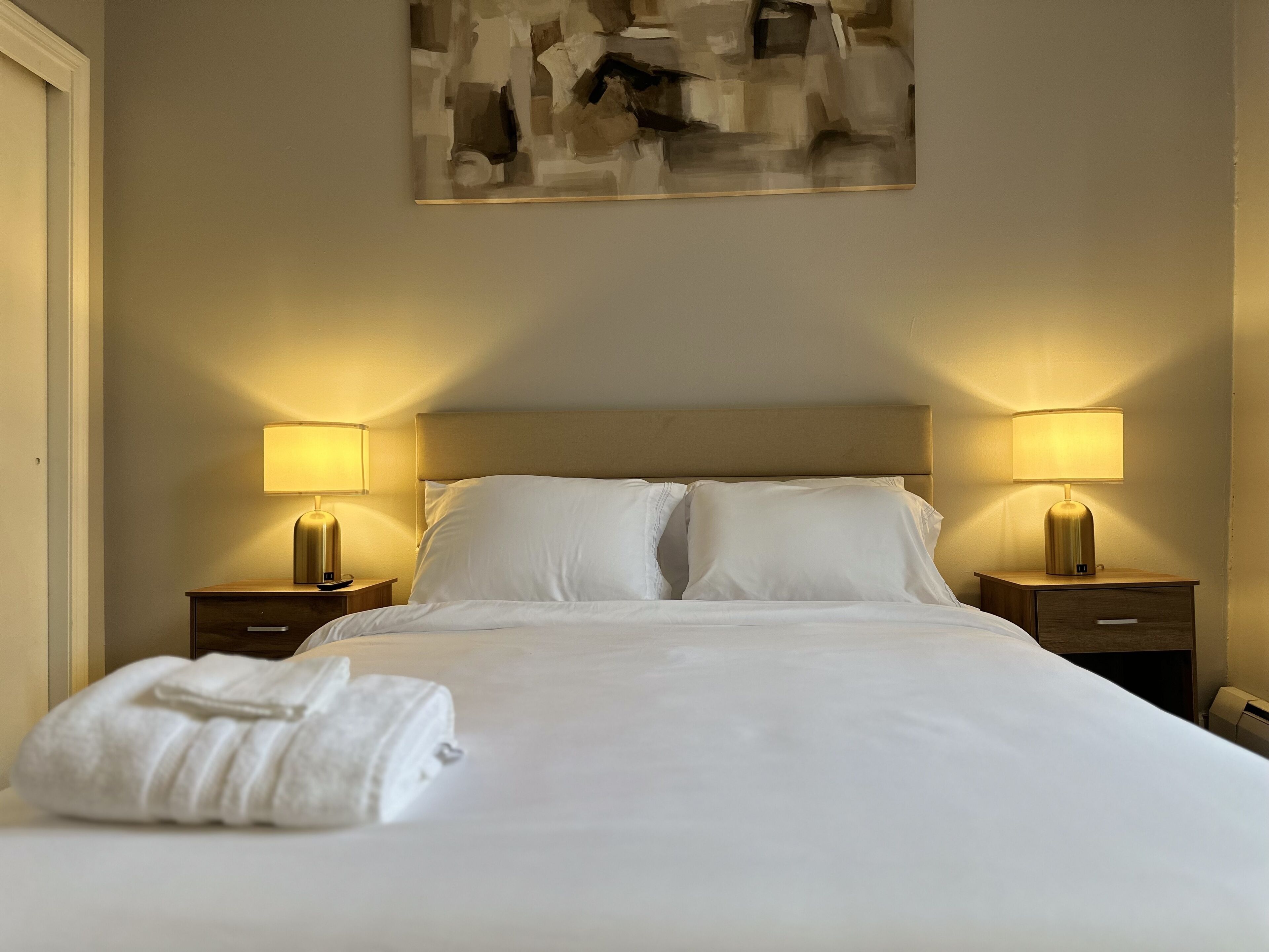 City lights and cozy nights await you in our Downtown Hartford accommodation!