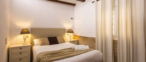 1 bedroom, iron/ironing board, bed sheets