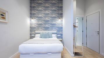 1 slaapkamer, een strijkplank/strijkijzer, gratis wifi, beddengoed