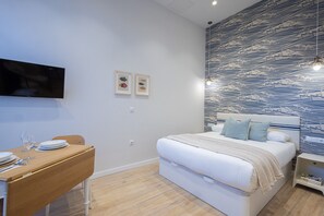 1 habitación, tabla de planchar con plancha, wifi gratis y ropa de cama 