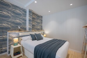 Een strijkplank/strijkijzer, gratis wifi, beddengoed