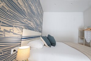 Silitysrauta/-lauta, ilmainen Wi-Fi, vuodevaatteet