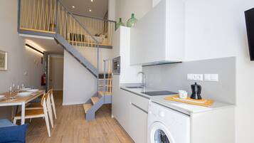 Een koelkast, een magnetron, een koffiezetapparaat/waterkoker