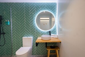 Bruser, hårtørrer, håndklæder