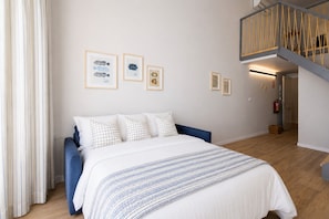 Iron/ironing board, free WiFi, bed sheets