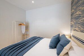 Iron/ironing board, free WiFi, bed sheets