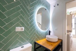 Bruser, hårtørrer, håndklæder