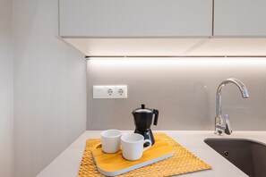 Fridge, microwave, coffee/tea maker, electric kettle - The Mediterraneo Apartment 09 by Florit Flats (Valencia)