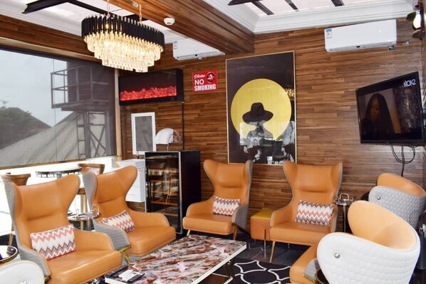 2 bars/lounges, poolside bar - Place Tochil (Owerri)