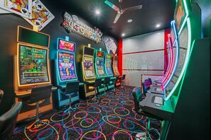 Casino - Eagle Casino Heaven: Arcade, Theater, Private Pool, Casino Style Games, Near Disney (Kissimmee)