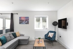 아파트, 침실 2개, 정원 전망 | 거실