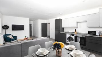 Apartment, 2 Bedrooms, Garden View | Living area