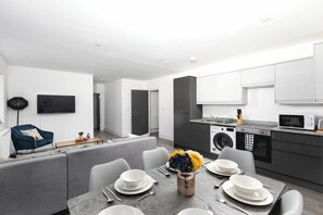 Living area - Skyvillion Vineyard Court, Enfield, 2 Bed, With Garden (Enfield)