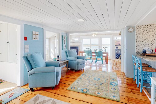 Dreamy escape on the water with rocky beach,fire pit and outdoor seating