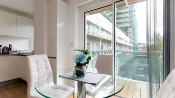 Apartment, 1 Bedroom, Balcony | Living area