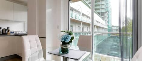 Apartment, 1 Bedroom, Balcony | Living area