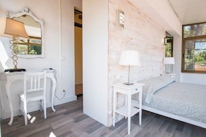 4 chambres, fer et planche à repasser, accès au Wi-Fi (inclus)