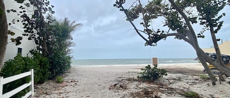 Beach nearby, sun loungers, beach towels