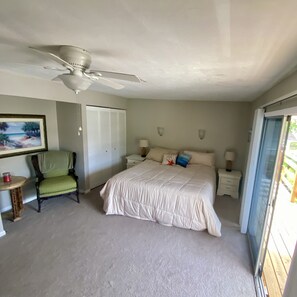 2 dormitorios, caja fuerte, escritorio y cuna de viaje