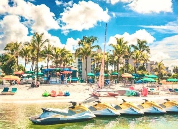 Beach nearby, sun-loungers, beach towels