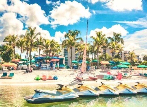 Welcome to White Sands Getaway just 50 steps to a beach Paradise! Sunset views!