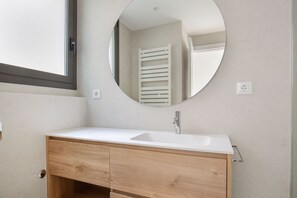 ヘアドライヤー、タオル