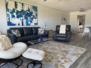 Smart-TV, DVD-spiller og bøker