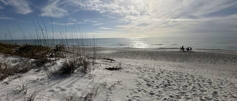 Beach nearby, sun-loungers, beach towels