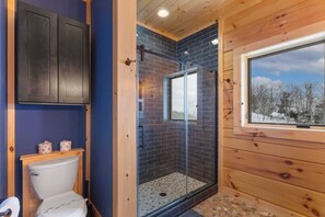 Shower, towels - Custom-Built Cabin with Long Range Views (Banner Elk)