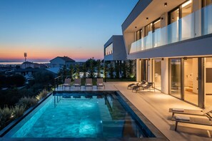 Villa | 4 bedrooms - 22 (Zadar)