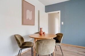 Dining - Sunny Gundeldingen 2BR w/ Storage, 5 min to Train, by Blueground (Basel)