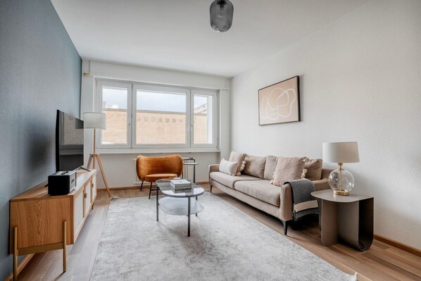 TV, stereo - Sunny Gundeldingen 2BR w/ Storage, 5 min to Train, by Blueground (Basel)